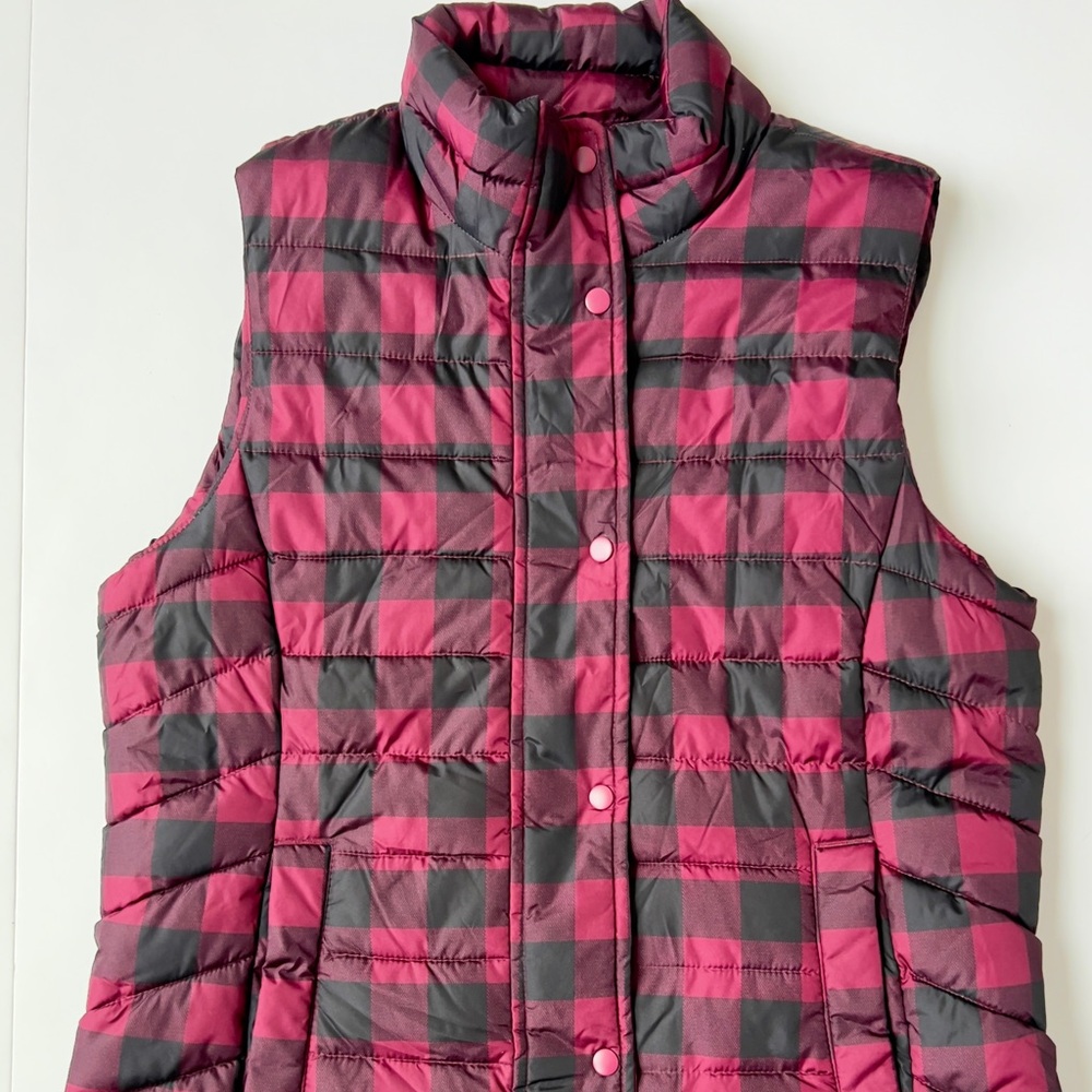 GAP Checkered Puffer Vest in red and Black